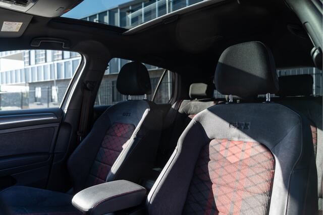 Volkswagen GOLF 2.0 TSI GTI TCR 290PK | Dynaudio | Pano | Virtual | Lane & Side | Blindspot | LED | Carplay | Sfeer | Camera |