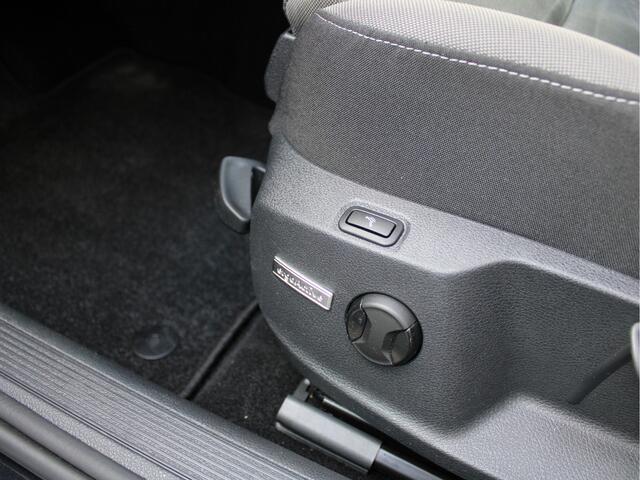 Volkswagen GOLF Variant 1.0 TSI Comfortline Business 1e Eig./NAVI/PDC/Adaptive Cruise/Climate/Sportstoelen/PDC/Massage/Apple carplay/DAB+/Stoelverw.