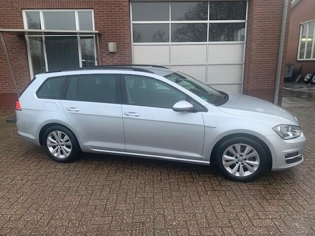 Volkswagen GOLF Variant 1.0 TSI Connected Series trekhaak / camera / navigatie