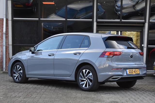 Volkswagen GOLF 1.4 eHybrid Lane ACC Camera Ambiance Massage D.Hoek
