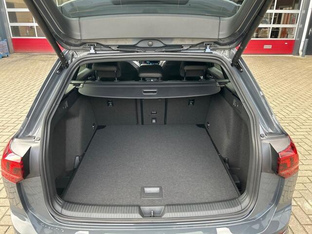 Volkswagen GOLF 1.5 eTSI DSG R-LINE PANO-DAK/360-CAMERA/TREKHAAK/NAVI/CARPLAY/AC