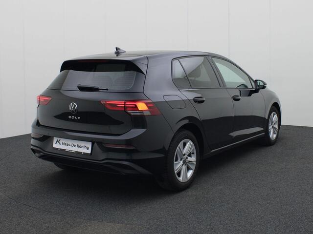 Volkswagen GOLF 1.5TSI/130PK Life · Navigatie · Parkeersensoren · Stoelverwarming · Garantie tot april 2026