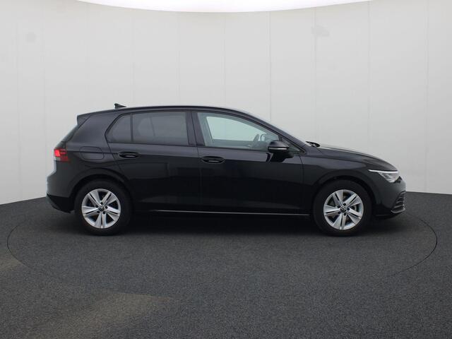 Volkswagen GOLF 1.5TSI/130PK Life · Navigatie · Parkeersensoren · Stoelverwarming · Garantie tot april 2026