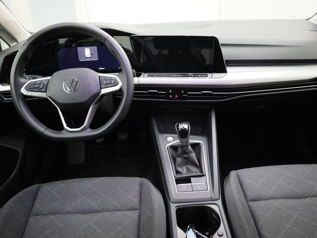 Volkswagen GOLF 1.5TSI/130PK Life · Navigatie · Parkeersensoren · Stoelverwarming · Garantie tot april 2026