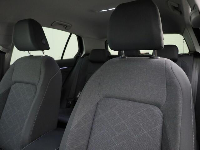 Volkswagen GOLF 1.5TSI/130PK Life · Navigatie · Parkeersensoren · Stoelverwarming · Garantie tot april 2026