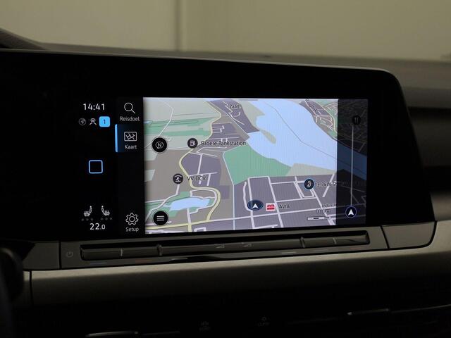 Volkswagen GOLF 1.5TSI/130PK Life · Navigatie · Parkeersensoren · Stoelverwarming · Garantie tot april 2026