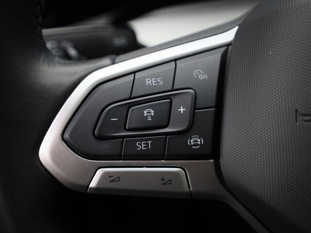 Volkswagen GOLF 1.5TSI/130PK Life · Navigatie · Parkeersensoren · Stoelverwarming · Garantie tot april 2026