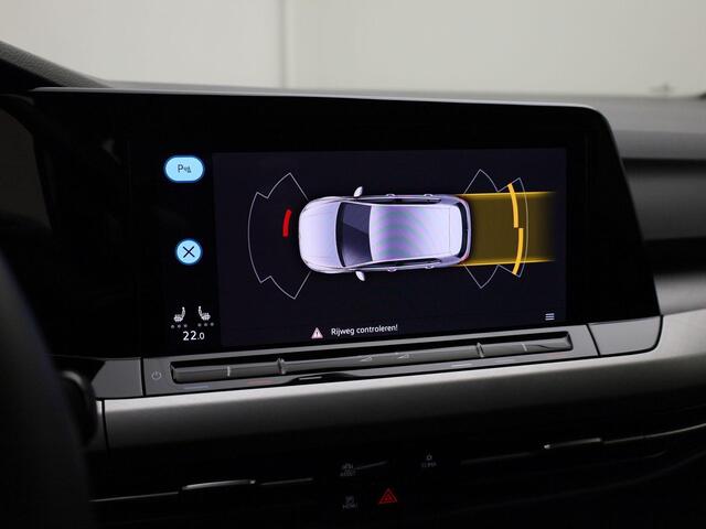 Volkswagen GOLF 1.5TSI/130PK Life · Navigatie · Parkeersensoren · Stoelverwarming · Garantie tot april 2026