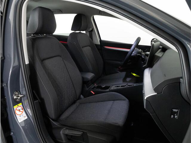 Volkswagen GOLF 1.5 eHybrid 204 PK Life Edition | 144 km elek. actieradius* | Achteruitrijcamera | Stuur & Stoelverwarming |