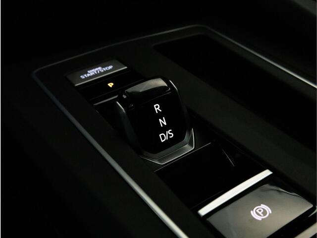 Volkswagen GOLF 1.5 eHybrid 204 PK Life Edition | 144 km elek. actieradius* | Achteruitrijcamera | Stuur & Stoelverwarming |