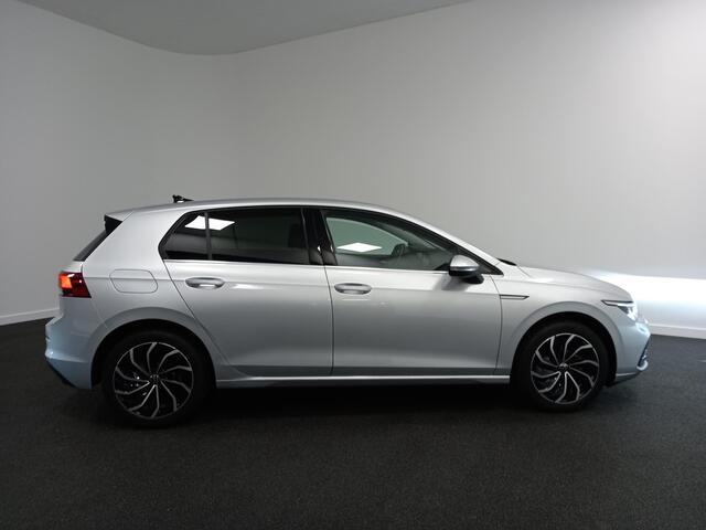 Volkswagen GOLF 1.5 eTSI 150pk Style | Navigatie | DAB | Camera | Lane Assist | LED | Adaptive Cruise Control | Keyless Go | Stoelverwarming |