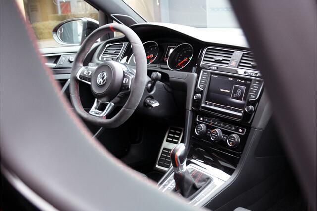 Volkswagen GOLF 2.0 TSI GTI Clubsport | Schaalstoelen | Pano | DCC | ACC | NL Auto