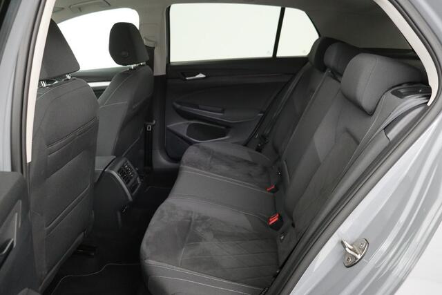 Volkswagen GOLF 1.5 eTSI Life | Trekhaak | Stoelverwarming | Carplay | Massage | Full LED | Memory | Adaptive cruise | Navigatie | Sfeerverlichting