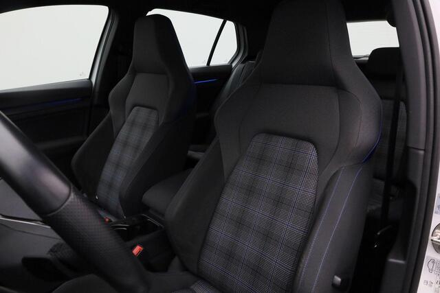 Volkswagen GOLF 1.4 245 pk DSG eHybrid GTE | Stuur-/stoelverwarming | Navigatie | Parkeersensoren voor/achter | Sportonderstel