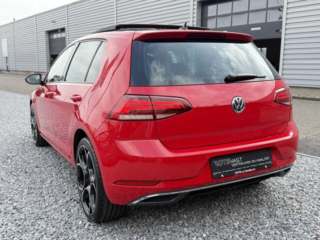 Volkswagen GOLF 1.4 TSI Highline Pano|ACC|Carplay|PDC Rood!
