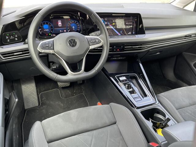 Volkswagen GOLF Variant 1.5 eTSI 130pk Style DSG / Navigatie / Elek. Verst. Bestuurdersstoel / Camera