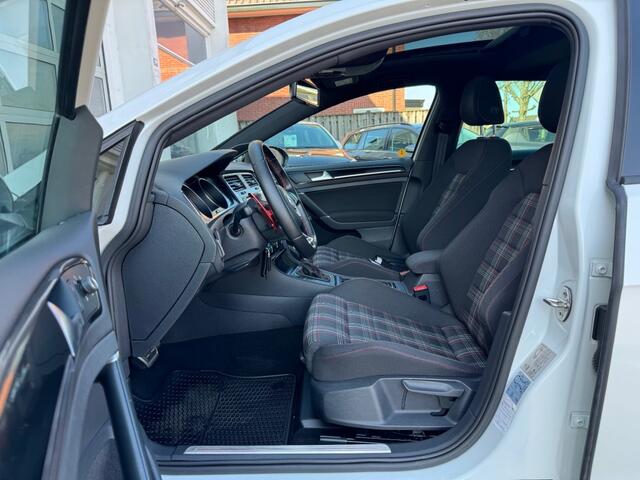 Volkswagen GOLF 2.0 TSI GTI PERF. Dakje/Trekhaak/Dynaudio