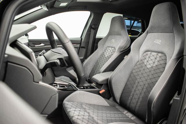 Volkswagen GOLF 1.5 eTSI R-Line Edition |Pano|3xR-line|Ambient|IQ|Carplay|