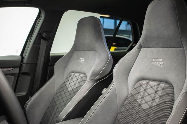 Volkswagen GOLF 1.5 eTSI R-Line Edition |Pano|3xR-line|Ambient|IQ|Carplay|