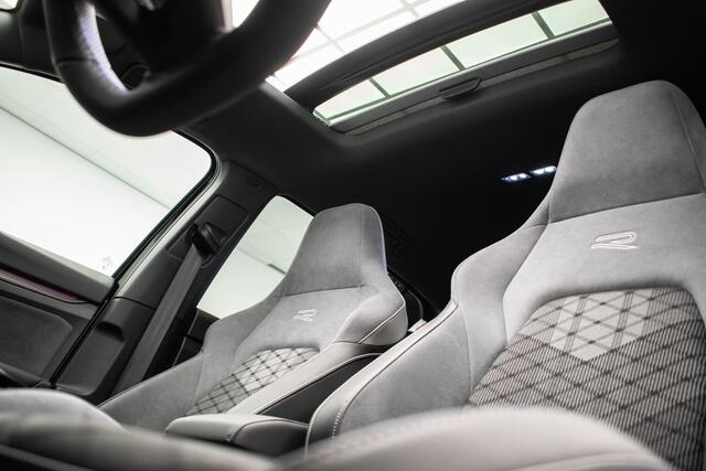 Volkswagen GOLF 1.5 eTSI R-Line Edition |Pano|3xR-line|Ambient|IQ|Carplay|