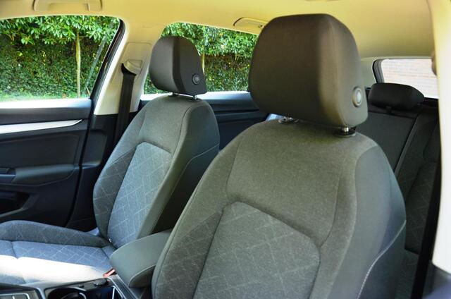 Volkswagen GOLF Variant 1.0 TSI Life Navi/Ecc/Pdc/Virtueel-Dashbord/16-Inch Lmv/Cr-Controle