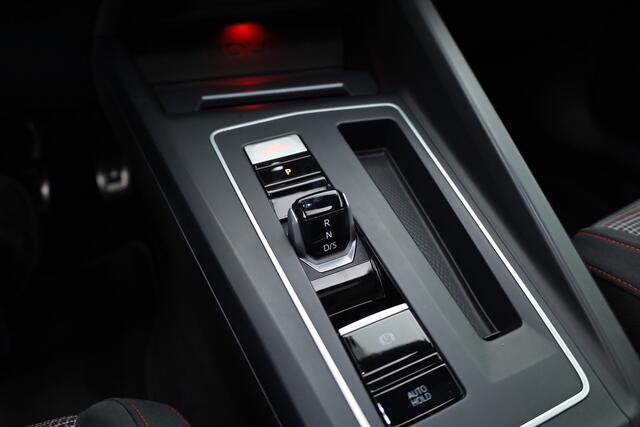 Volkswagen GOLF 2.0 TSI GTI | Pano | Camera | Stoel-Stuurverw. | IQ. Light | Apple CarPlay |