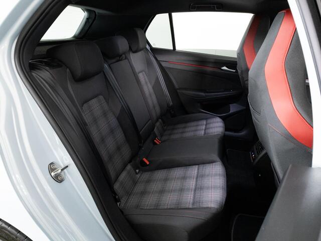 Volkswagen GOLF GTI 2.0 TSI 265 PK DSG | LED | Panoramadak | Black Style | Achteruitrijcamera |
