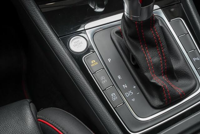 Volkswagen GOLF 2.0 TSI GTI TCR AUTOMAAT |virtueel cockpit|lederen stoelen met memory|adaptive|pano|Dynaudio|camera|apple carplay|LED|
