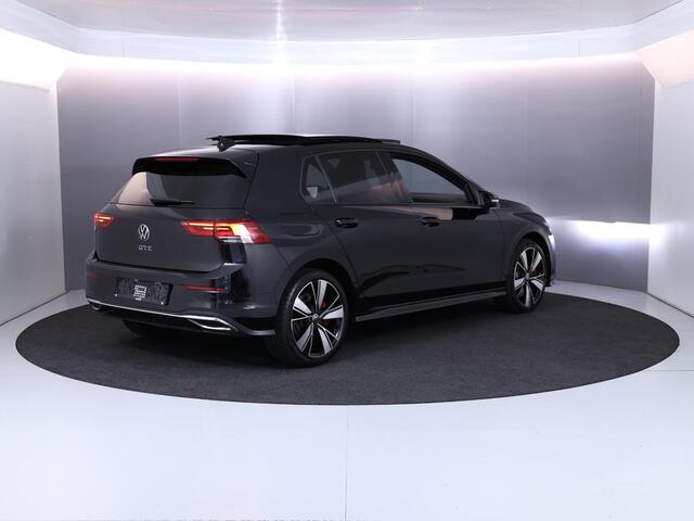 Volkswagen GOLF 1.4 eHybrid GTE 245PK PHEV | Panorama dak | 18"Lm velgen | Stoelverwarming |