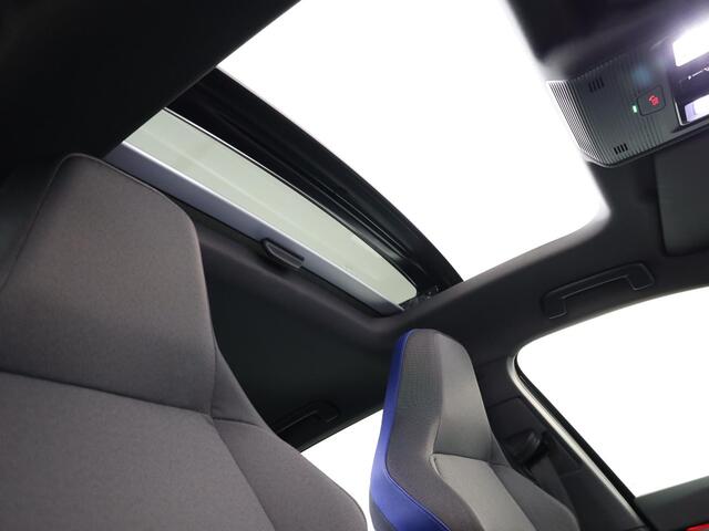 Volkswagen GOLF 1.4 eHybrid GTE 245PK PHEV | Panorama dak | 18"Lm velgen | Stoelverwarming |