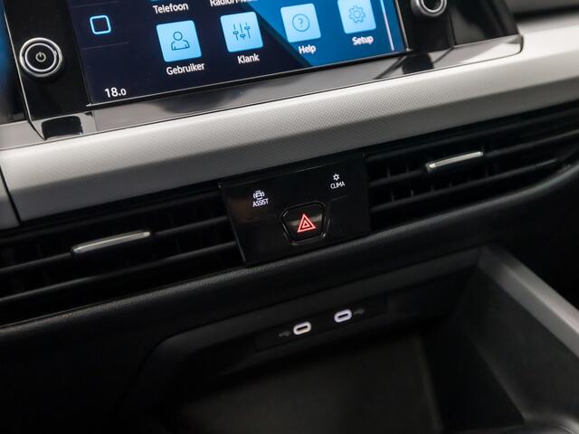 Volkswagen GOLF 1.0 TSI Sport (APPLE CARPLAY, NAVIGATIE, CLIMATE, LED KOPLAMPEN, SPORTSTOELEN, LM VELGEN, LANE ASSIST, NIEUWSTAAT)
