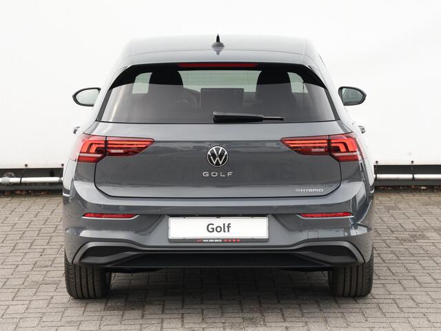 Volkswagen GOLF Life Edition 1.5 eHybrid 150 kW / 204 pk | Led | Navigatie | Stoel - stuur verwarming | Camera | PDC |