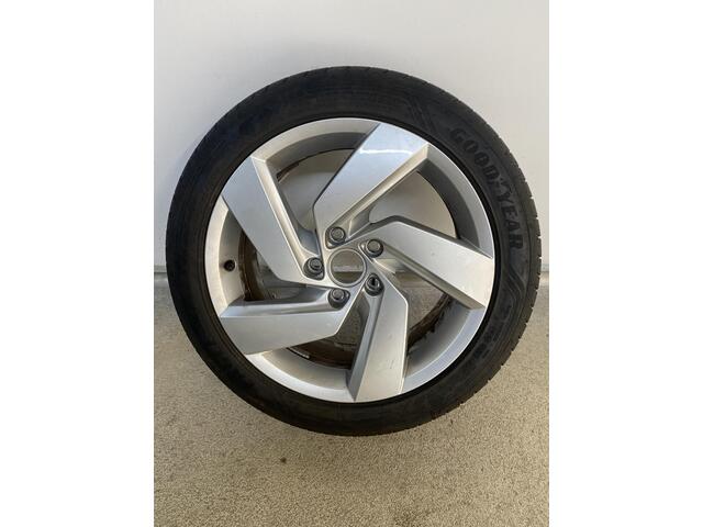 Volkswagen GOLF 1.4 eHybrid GTE 245 pk Automaat (DSG) | Navigatie | Parkeersensoren | Adaptieve cruise control | Autom. airco (3 zones) | Stoelverwarming |