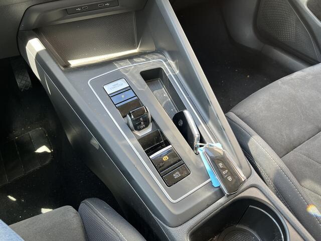 Volkswagen GOLF 1.4 eHybrid Style / AUTOMAAT/ DODE HOEK/ APP-CONNECT/ MATRIX/ MEMORY SEAT/ PARK. SENSOREN V+A/ NAVI/ ACC/ DAB/ DIGITAL DASH/ CLIMA/ DRIVE SELECT/ ISOFIX/ 16'' LMV