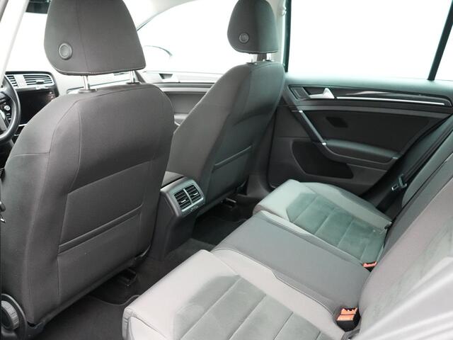 Volkswagen GOLF Variant 1.5 TSI Highline 150pk DSG | Adaptive Cruise | Carplay | Stoelverwarming/Stoelmassage | Navigatie | Spraakbediening | Sportstoelen |