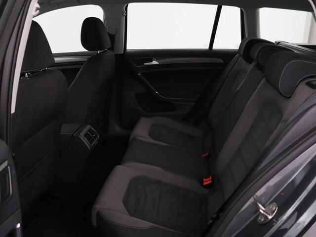 Volkswagen GOLF 1.0 TSI Comfortline | Stoelverwarming | Carplay | Massage | Navigatie | ErgoActive | Adaptive cruise | Climate control | Parkeerhulp