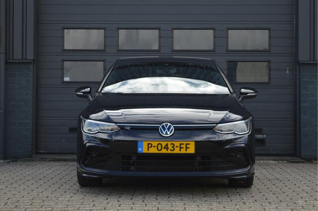 Volkswagen GOLF 1.5 eTSI R-Line | ACC | CAMERA | SFEERVERLICHTING | KEYLESS |