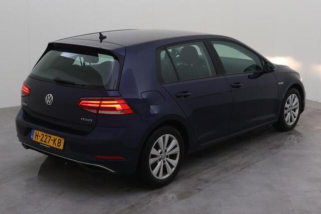 Volkswagen GOLF 1.5 TSI Comfortline Executive Navigatie / Spoertstoelen / Parkeersensoren / App-connect / Stoelverwarming