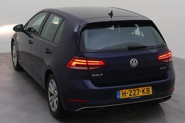 Volkswagen GOLF 1.5 TSI Comfortline Executive Navigatie / Spoertstoelen / Parkeersensoren / App-connect / Stoelverwarming