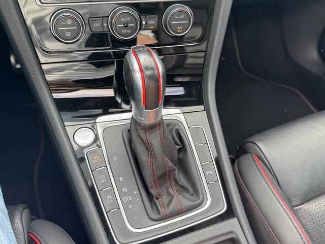 Volkswagen GOLF 2.0 TSI GTI TCR / Akrapovic / Panoramadak / Camera / 19'' / Leder / Navigatie / Keyless / Dynaudio / Dodehoek / Stoelverwarming / DAB / ACC