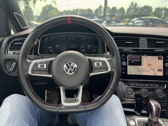 Volkswagen GOLF 2.0 TSI GTI TCR / Akrapovic / Panoramadak / Camera / 19'' / Leder / Navigatie / Keyless / Dynaudio / Dodehoek / Stoelverwarming / DAB / ACC