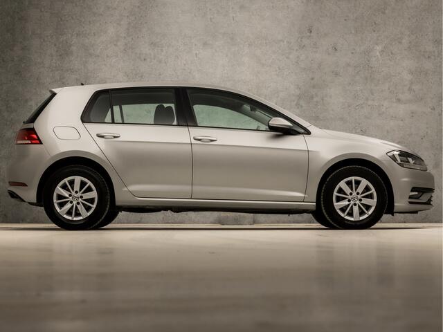 Volkswagen GOLF 1.0 TSI Sportline (APPLE CARPLAY, GROOT NAVI, CLIMATE, LM VELGEN, SPORTSTOELEN, CRUISE, NIEUWE APK, NIEUWSTAAT)