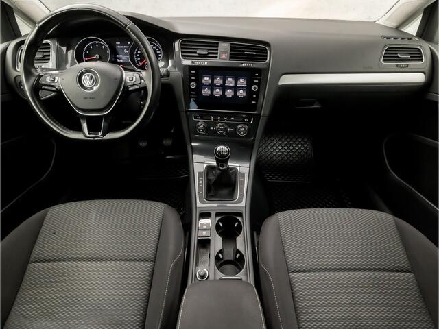 Volkswagen GOLF 1.0 TSI Sportline (APPLE CARPLAY, GROOT NAVI, CLIMATE, LM VELGEN, SPORTSTOELEN, CRUISE, NIEUWE APK, NIEUWSTAAT)