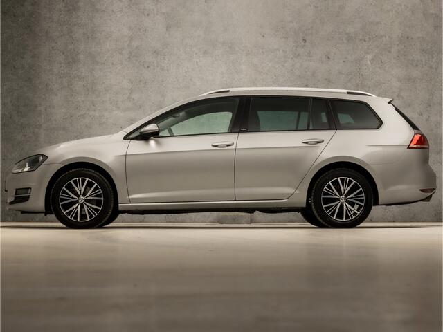 Volkswagen GOLF Variant 1.2 TSI Sportline Automaat (APPLE CARPLAY, NAVIGATIE, CLIMATE, STOELVERWARMING, GETINT GLAS, SPORTSTOELEN, CRUISE, PARKEERSENSOREN, LM VELGEN, NIEUWSTAAT)