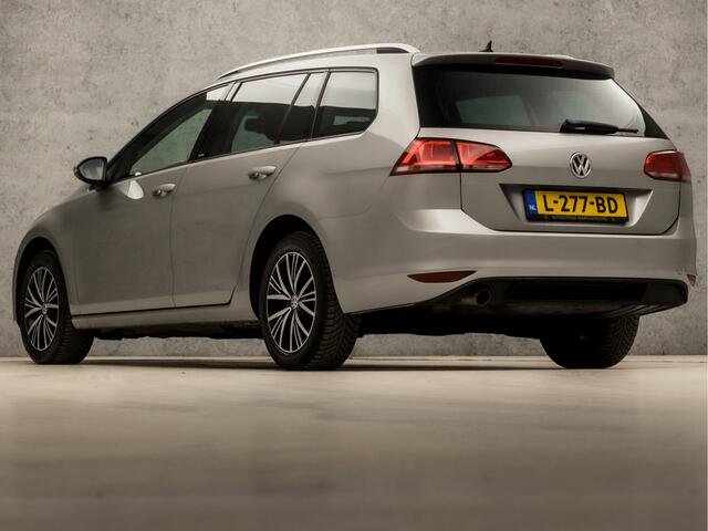 Volkswagen GOLF Variant 1.2 TSI Sportline Automaat (APPLE CARPLAY, NAVIGATIE, CLIMATE, STOELVERWARMING, GETINT GLAS, SPORTSTOELEN, CRUISE, PARKEERSENSOREN, LM VELGEN, NIEUWSTAAT)