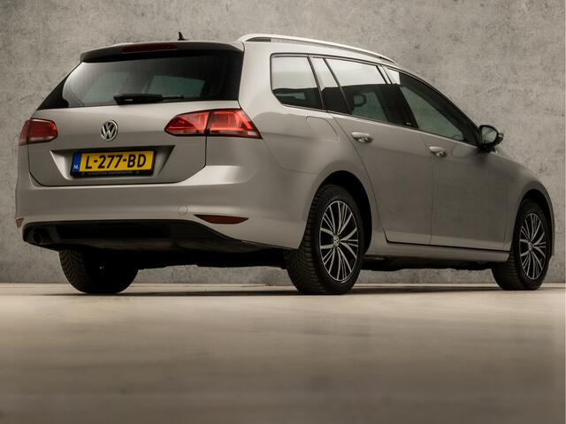 Volkswagen GOLF Variant 1.2 TSI Sportline Automaat (APPLE CARPLAY, NAVIGATIE, CLIMATE, STOELVERWARMING, GETINT GLAS, SPORTSTOELEN, CRUISE, PARKEERSENSOREN, LM VELGEN, NIEUWSTAAT)
