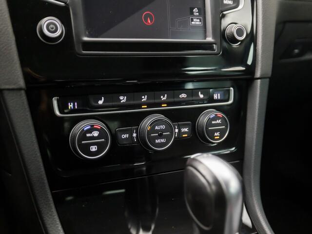 Volkswagen GOLF Variant 1.2 TSI Sportline Automaat (APPLE CARPLAY, NAVIGATIE, CLIMATE, STOELVERWARMING, GETINT GLAS, SPORTSTOELEN, CRUISE, PARKEERSENSOREN, LM VELGEN, NIEUWSTAAT)