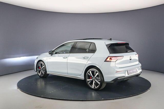 Volkswagen GOLF GTE 1.5 TSI eHybrid 272pk DSG Automaat Panoramadak, Adaptive cruise control, 360 camera, LED matrix koplampen, Head up display, Navigatie, Achteruitrijcamera, Stoelverwarming