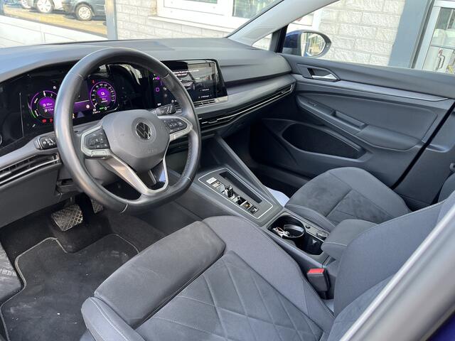 Volkswagen GOLF 1.4 eHybrid Style / AUTOMAAT/ ADAPT. CRUISE/ ELEKTR. STOEL/ DIGITAL DASH/ PARK. SENSOREN/ NAVI/ APP-CONNECT/ RIJ-MODI/ 16" LMV/ MATRIX/ CLIMA