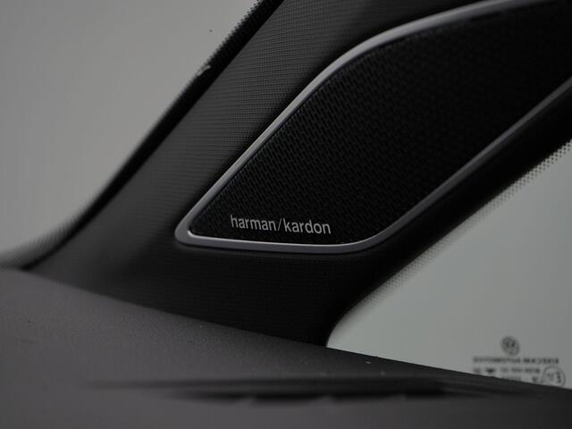 Volkswagen GOLF GTI Clubsport 2.0 TSI 300pk DSG | Panoramadak | Harman Kardon Sound | Adaptief Onderstel | IQ Light |Stoelverwarming | Carbon inleg | 18 inch